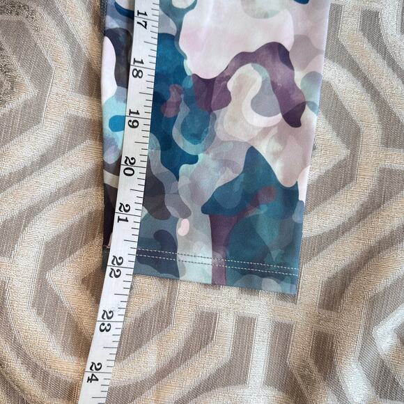 SPANX Booty Boost Active Painted Camo Pink Multi Active Printed ⅞ leggings NWT - Picture 6 of 10